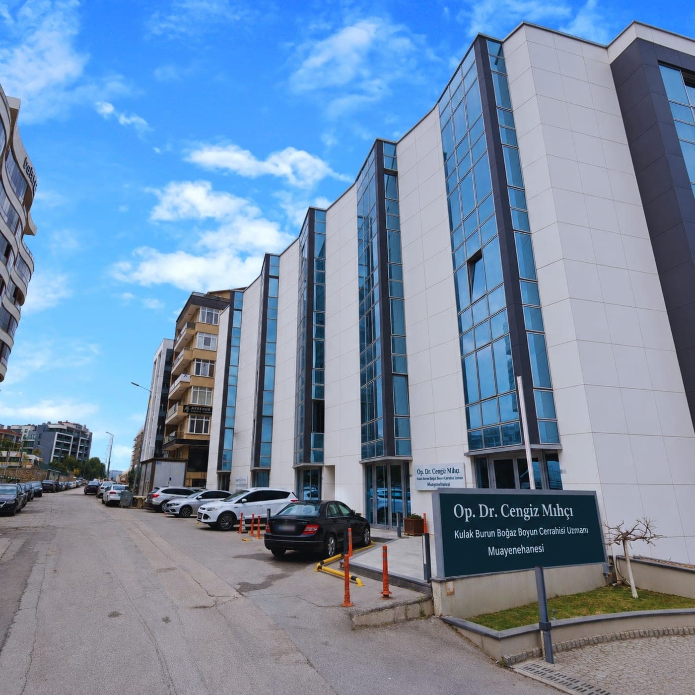 Op. Dr. Cengiz Mıhçı muayenehanesi girişi
